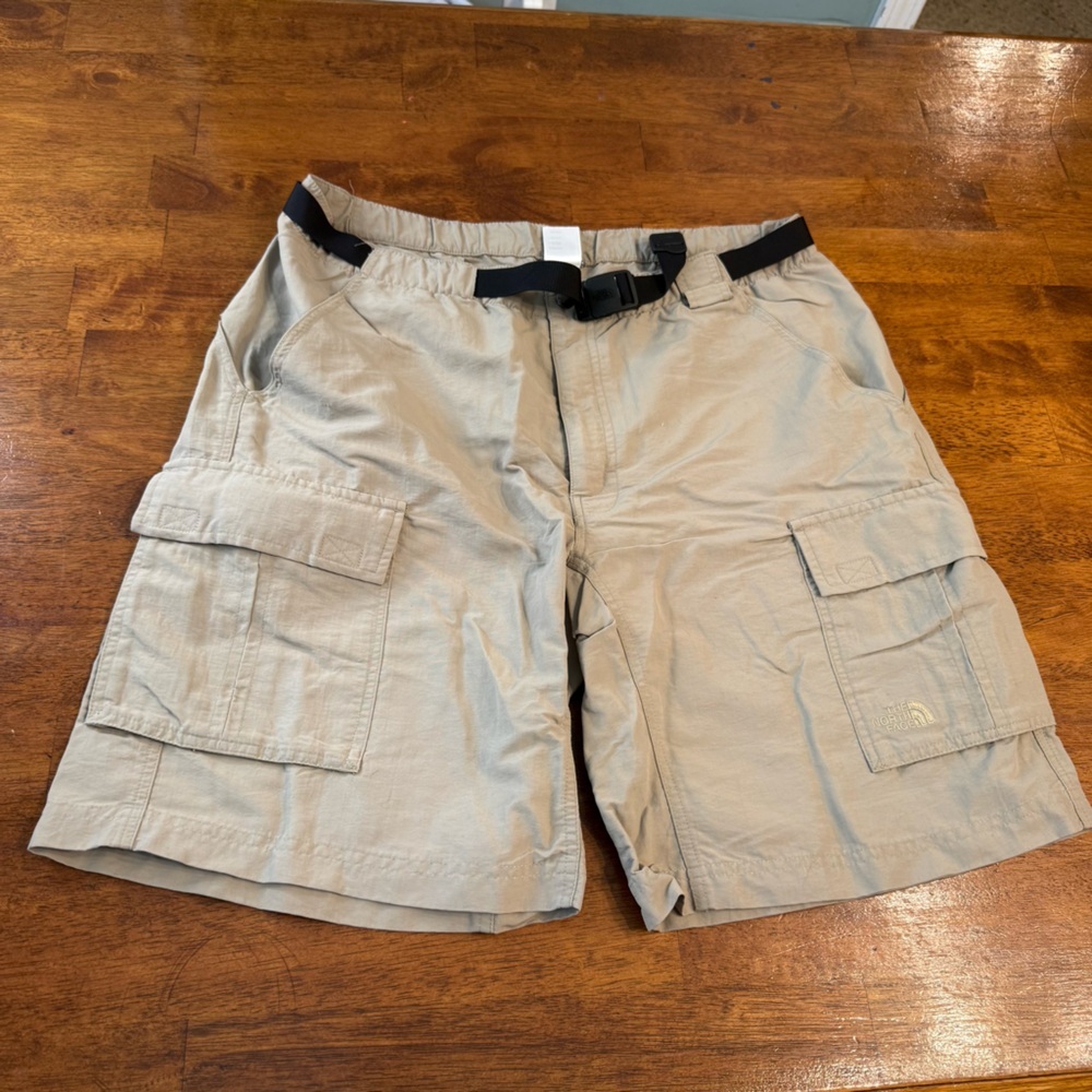 The North Face Men’s Paramount Trail hiking shorts Cargo Shorts size large tan